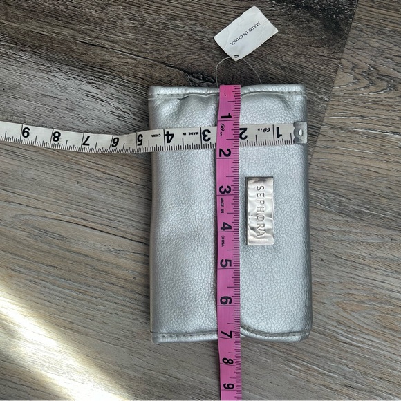 Sephora metallic silver brush case with tag - Picture 5 of 12